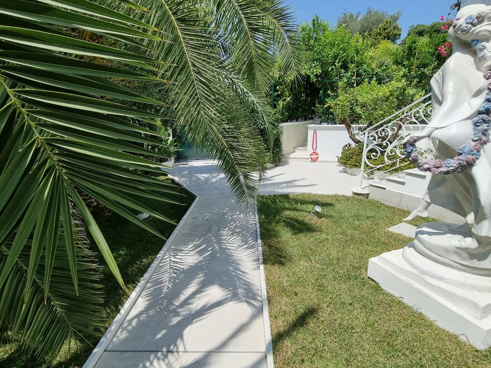 Palms Luxury Guest house *
